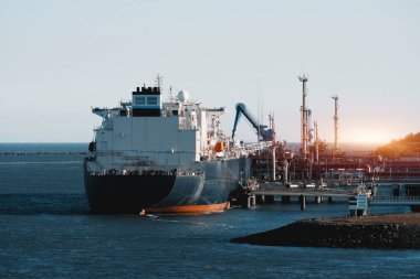 Offshore Gaz Terminalindeki Kargo Operasyonlarında Büyük LNG Tanker Taşıyıcı