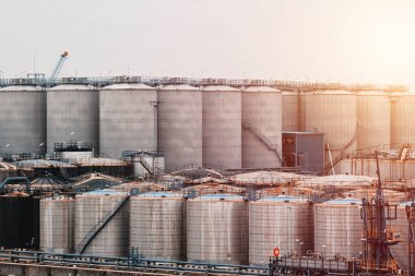 Petrol Yakıt Depolama Tesisi Fabrikada Tanklar