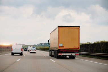 Multimodal Dağıtım Teslimat Kargo Kamyonu 