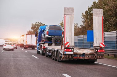 SUV Araç Araç Taşıma Karavanı