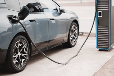 EV Elektrikli Melez Araba Şarj İstasyonu Nokta