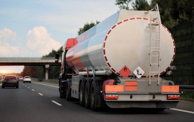 BM IMO Tehlikeli Yanabilir Deniz Kirleticileri Kamyonu