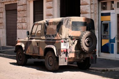 Zırhlı Araç Kamuflajlı Tüm Tekerlekli Araç Askeri Cip