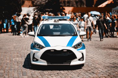 Strobe Light Polis Aracının Önden Görüntüsü