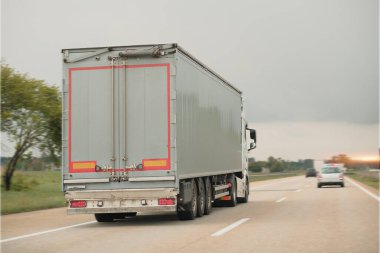 Multimodal Dağıtım Teslimat Kargo Kamyonu 