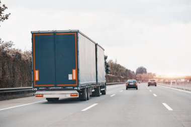 Multimodal Dağıtım Teslimat Kargo Kamyonu 