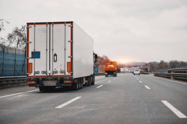 Multimodal Dağıtım Teslimat Kargo Kamyonu 