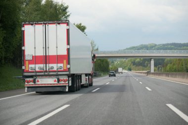 Multimodal Dağıtım Teslimat Kargo Kamyonu 