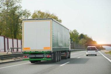 Multimodal Dağıtım Teslimat Kargo Kamyonu 