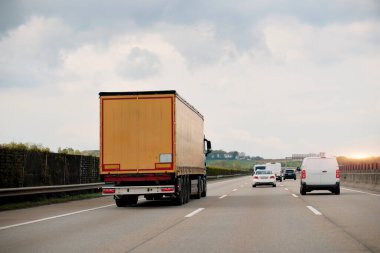 Multimodal Dağıtım Teslimat Kargo Kamyonu 