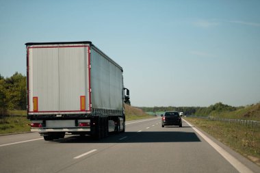Multimodal Dağıtım Teslimat Kargo Kamyonu 