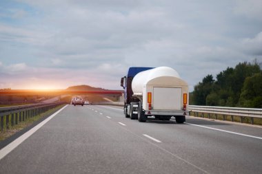 Otobanda Yanıcı Maddeleri Oksitleyen Tanker Taşımacılığı Sıvı Kargo