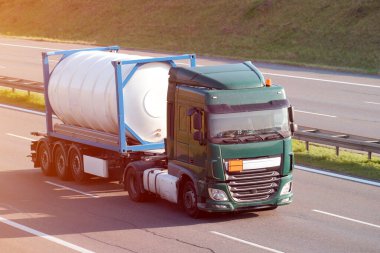 Yarı-Kamyon Taşıma Standart Boyut 6 metre Tanktainer