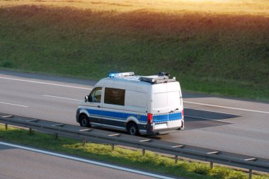 Otobanda Polis Devriyesi Minibüsü
