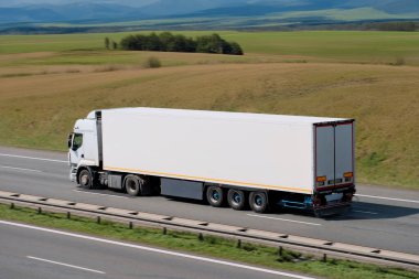 Modern Sürdürülebilir Kargo Kamyonu Ticari Lojistikte Yenilikçi Devrim