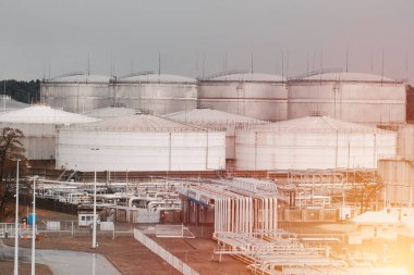 Saf Petrol Rafineri Deniz Terminal Depolama Tesisleri Tankları