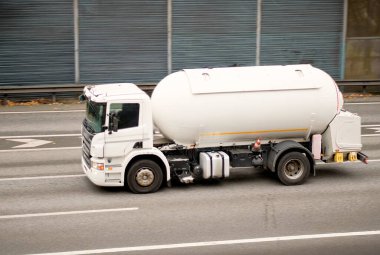 Zararlı Sıvı Kargo Taşımacılığı İçin Yol Tankeri Aracı