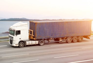 Verimli Sürdürülebilir Corten Çelik Standart Taşıyıcı Taşımacılık İçinde İkinci El Araç