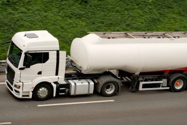Tehlikeli Sıvı Kargo Taşımacılığı için Yakıt Yolu Tanker Traktörü, Jet-A Nakliyat