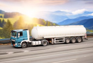 Tehlikeli Sıvı Kargo Taşımacılığı için Yakıt Yolu Tanker Traktörü, Jet-A Nakliyat