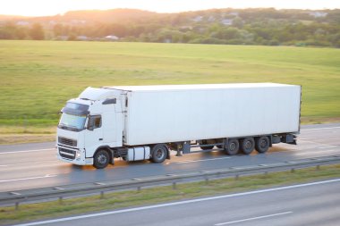 Modern Freightliner Ana Lojistik Rotasında Uzun Vadeli Taşıma Aracı