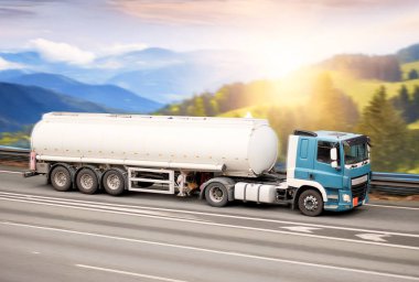 Tehlikeli Sıvı Kargo Taşımacılığı için Yakıt Yolu Tanker Traktörü, Jet-A Nakliyat