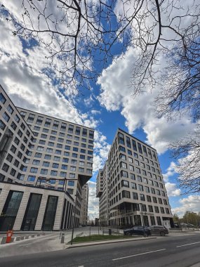 Moskova, Rusya - 22 Nisan 2023: Dragomilovo bölgesindeki modern binalar.