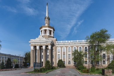 Bişkek, Kırgızistan - 6 Nisan 2025: Uluslararası Kırgızistan Üniversitesi, Politeknik Koleji.