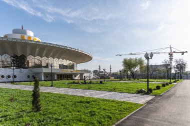 Bishkek, Kırgızistan - 6 Nisan 2025: Kırgız Devlet Sirk Binası.