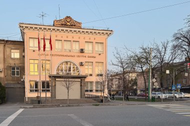 Bishkek, Kırgızistan - 30 Mart 2025: Kırgızistan Ulusal Bankası 'nın inşası.