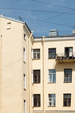 St. Petersburg 'da Brandmauer marka bir evin ön cephesi. Petersburg seremonisi değil..