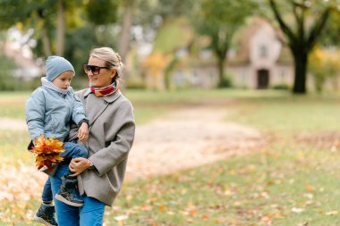 Annemle köyde sonbahar yürüyüşü.