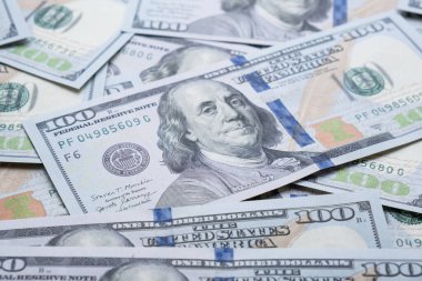 Dolar banknotlarının dokusu. Yüz dolar. Yakın çekim, makro.