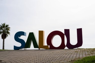 İspanya 'nın Salou şehrinin büyük harfleri.