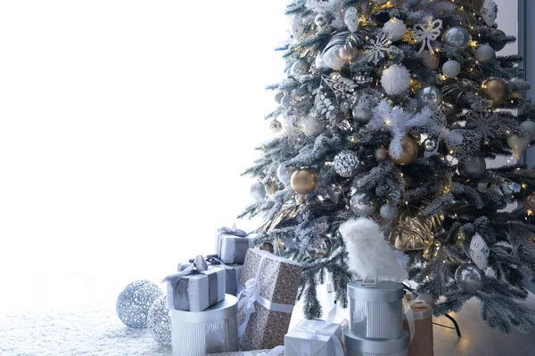 美丽的圣诞树 室内有白色的文字空间 — 图库照片
