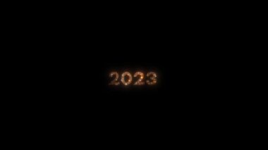2023 Mutlu Yıllar metin efekti Sinematik animasyon altın parıltılı sayılar siyah arkaplan üzerinde parlıyor.