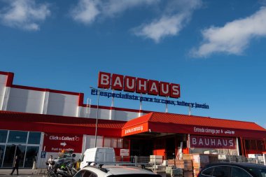 Tarragona, İspanya - 01 Haziran 2022: Bauhaus logosu. Avrupa 'da inşaat ve ev eşyaları mağazası.