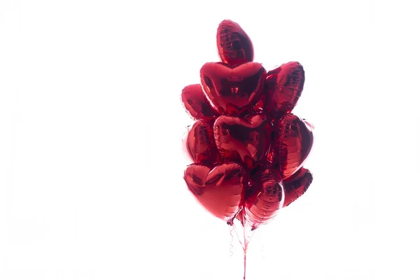 Buquê Flutuante Balões Vermelhos Forma Coração Sobre Fundo Branco — Fotografia de Stock