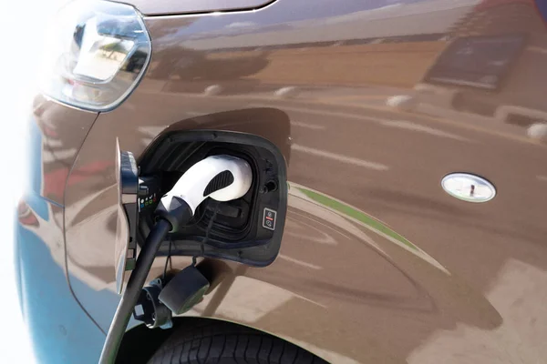汽车特写的收费站 绿色能源 环保汽车 — 图库照片