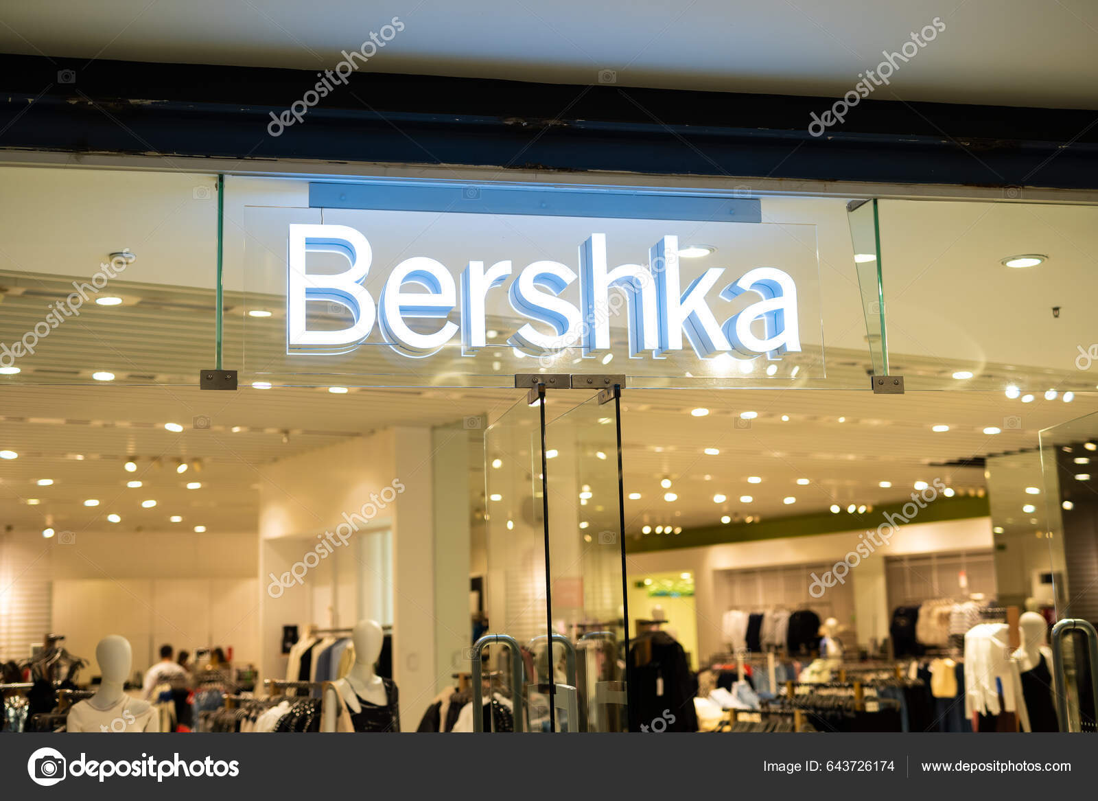 Tarragona Spain February 2023 Bershka Fashion Store Shopping Mall – Stock  Editorial Photo © vfhnb12 #643726174