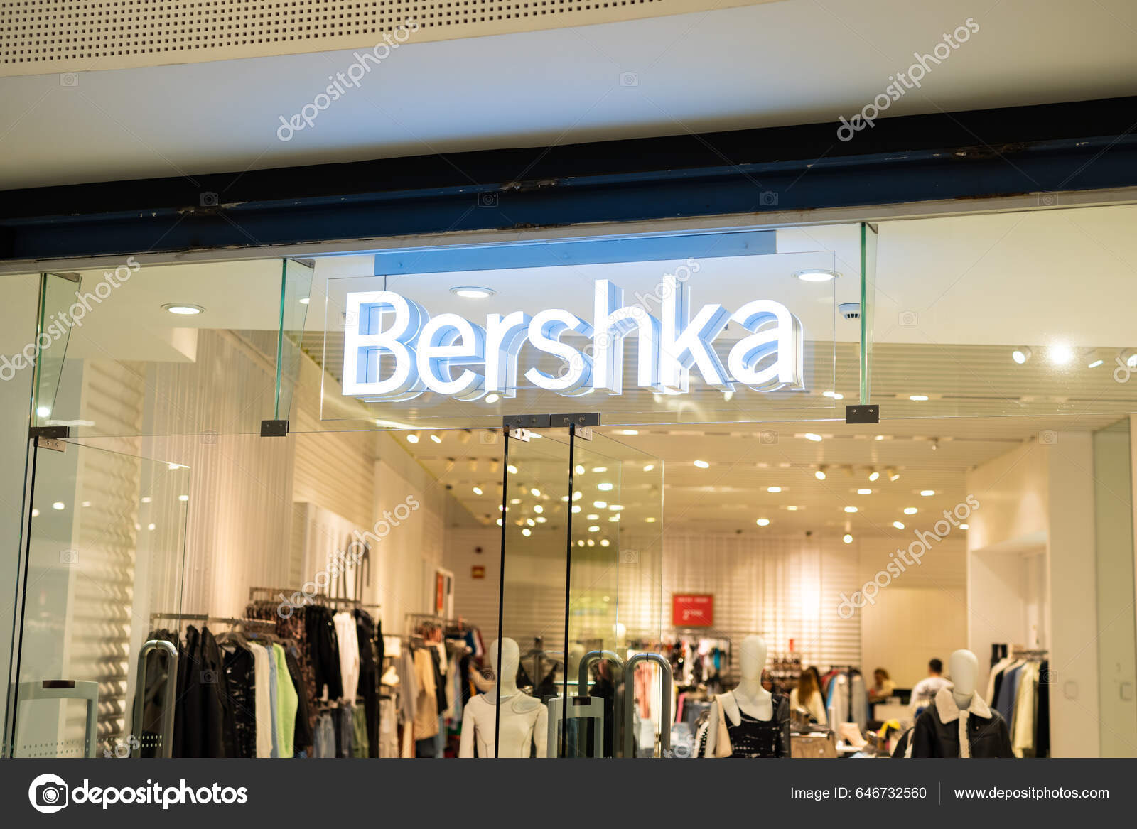 Bershka logo Stock Photos, Royalty Free Bershka logo Images | Depositphotos