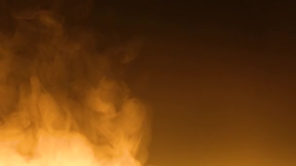 Füst Textúrája Sötét Háttérrel Melynek Hatására Gyertya Közelről Pislogni Kezd — Stock videók