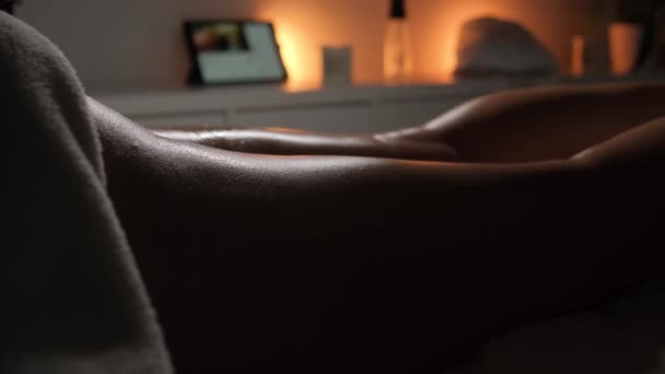 Massage Thigh Female Leg Close Dark Room Candlelight Professional Massage — Video Stock