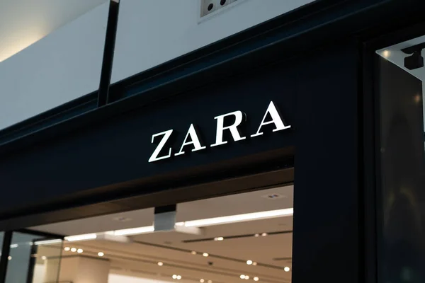 Tarragona Spanien Februar 2023 Zara Logo Auf Zaras Shop — Stockfoto