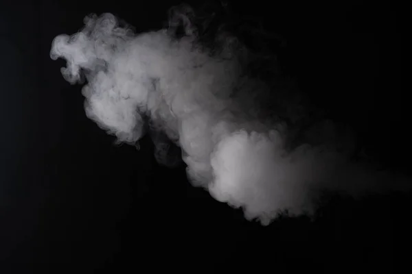 黑色背景特写上的白烟云 — 图库照片