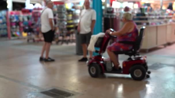 Blurred Video Elderly People Electric Wheelchairs Evening City — Stock Video
