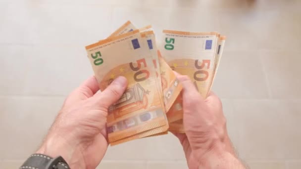 Mens Händer Anser Kontanter Euro Närbild — Stockvideo