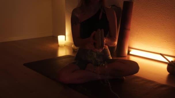 Womens Feet Stepping Sharp Nails Meditation Sadhu Wooden Board Yoga — Stock video