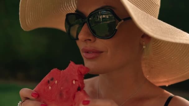 Glamorous Girl Sunglasses Summer Hat Watermelon Her Hands Summer Sunny — стоковое видео