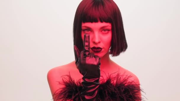 Fashion Portrait Girl Black Bob Wig Black Lipstick Red Light — Vídeos de Stock